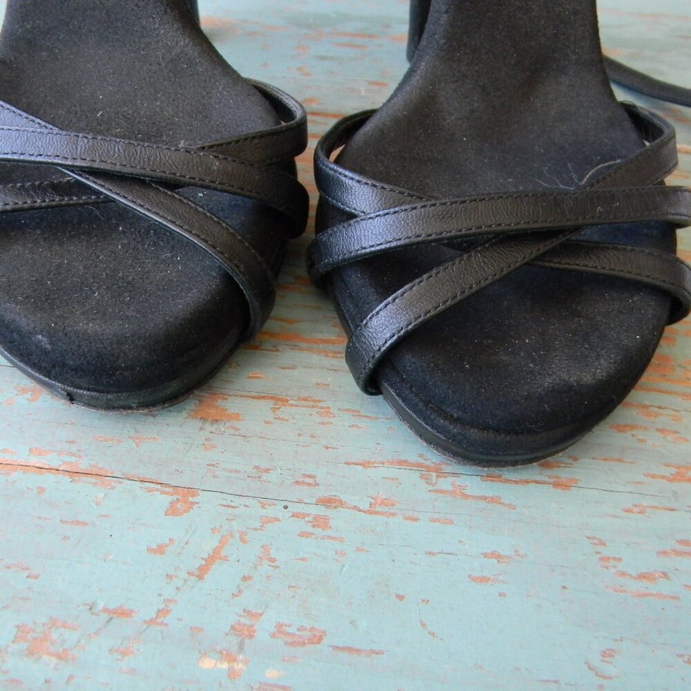 Dolce & Gabbana Black Strappy Leather High Heel Sandals with Gold Accent - Picture 4 of 9